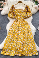 Schlankes, langes Kleid mit Rüschen, Puffärmeln, Schnürung und Blumendruck